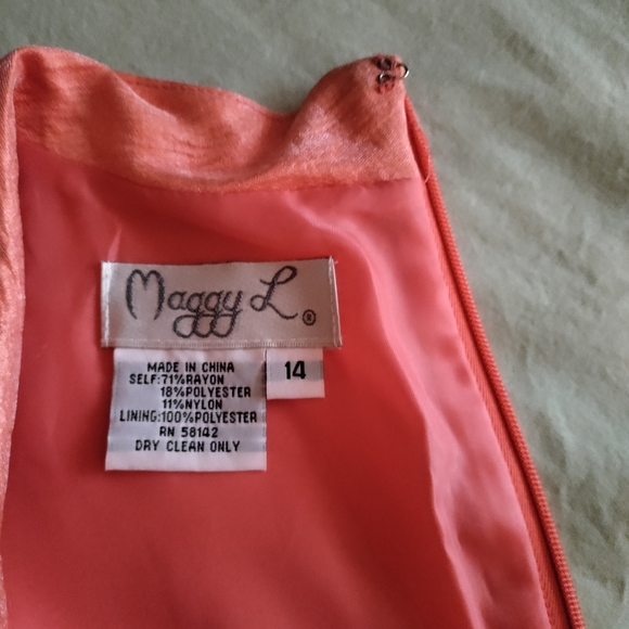 Dress - Picture 2 of 8